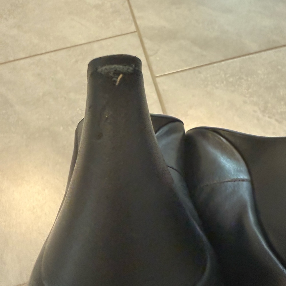Tory Burch Black Heels with Gold Logo - Picture 5 of 10